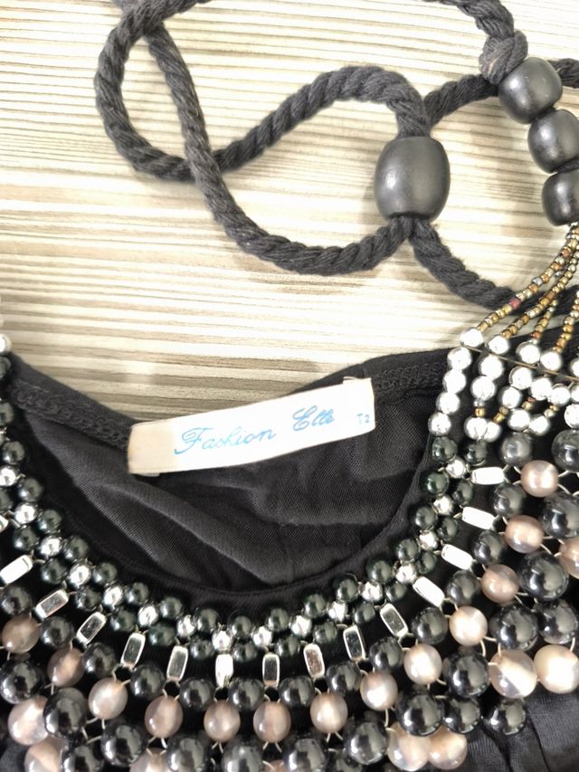 Top nero spalle scoperte