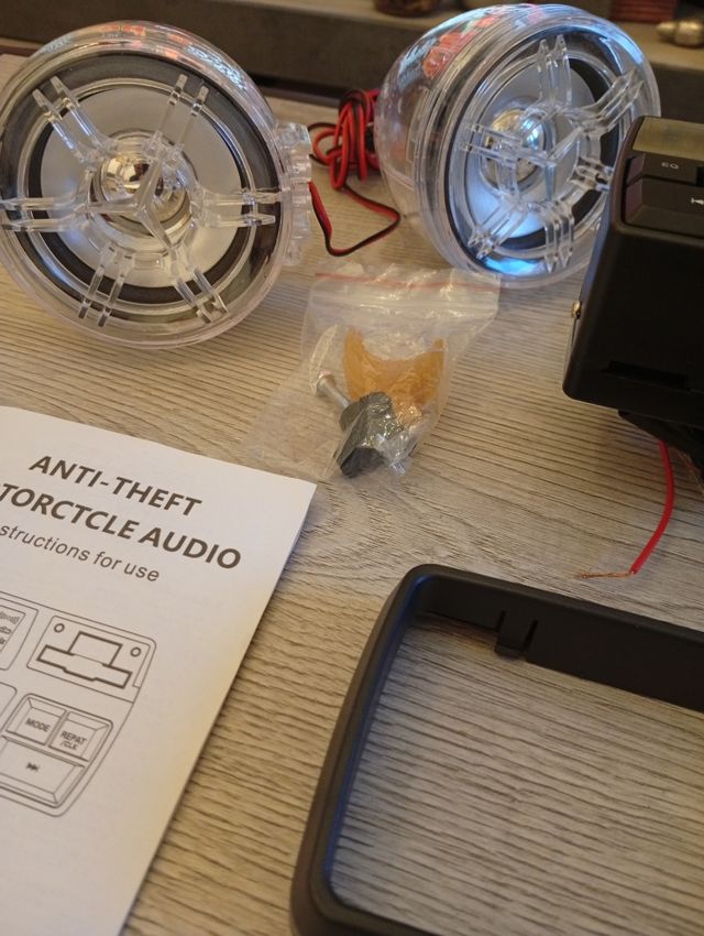 Radio para Moto o patín, Bluetooth, USB, Anti-robo