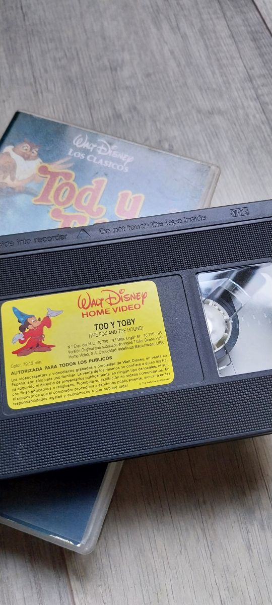 VHS Disney: La Dama y el Vagabundo + Tod y Toby