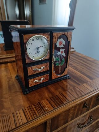 Joyero Vintage con Reloj