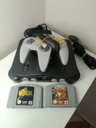 Nintendo 64 con Ocarina of Time y Pokémon Stadium