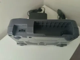 Nintendo 64 con Ocarina of Time y Pokémon Stadium