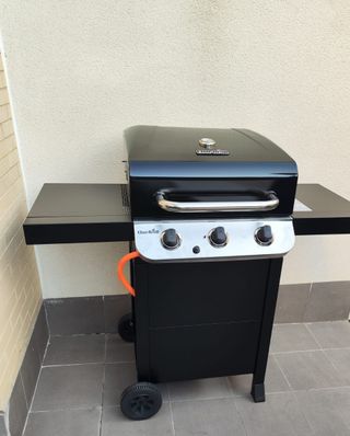 Barbacoa Char-Broil de gas con 3 fuegos