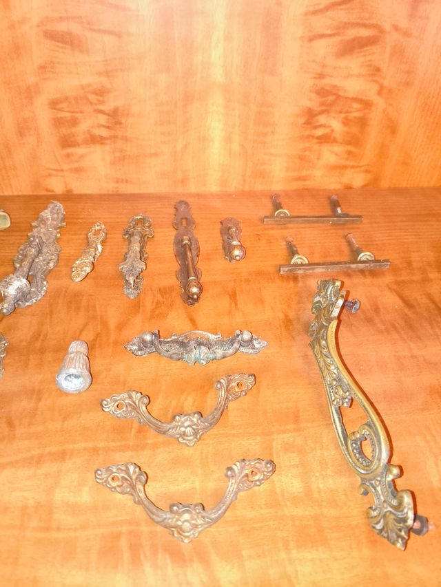 Tiradores agarradores antiguos de bronce