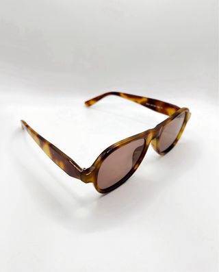 Gafas de sol para mujer del color marrón