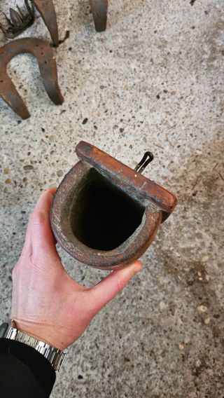 Portacote antico in legno
