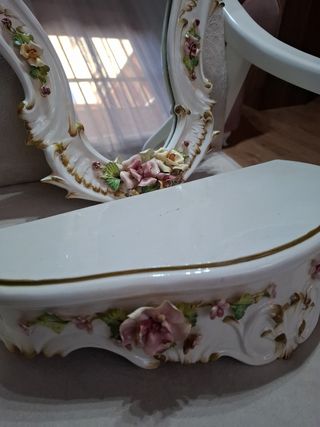 PRECIO NEGOCIABLE. 
Espejo Capodimonte con peana