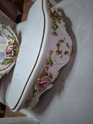 PRECIO NEGOCIABLE. 
Espejo Capodimonte con peana
