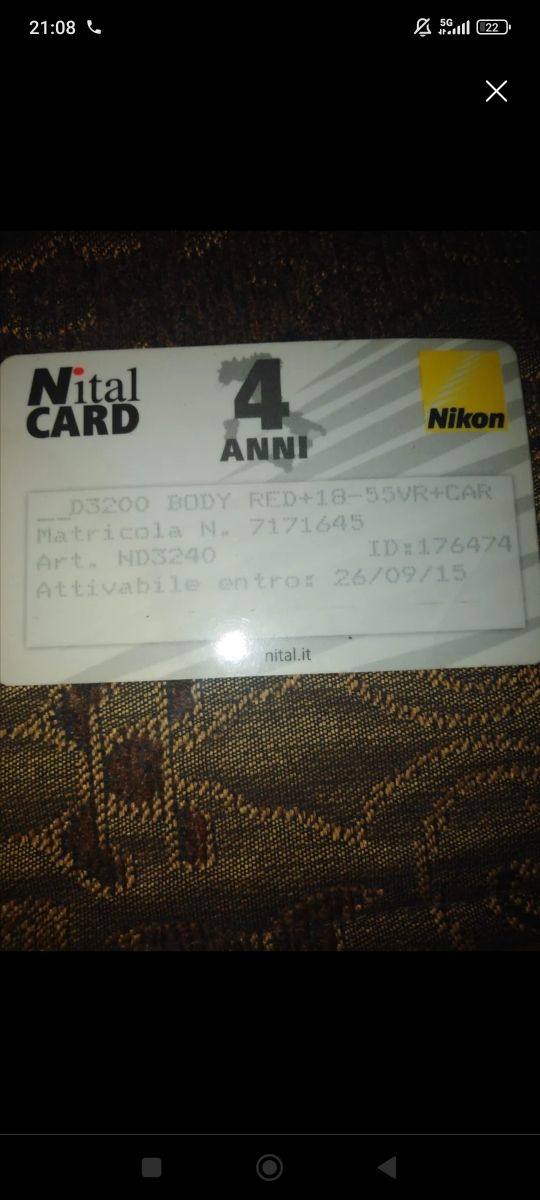 Cámara Nikon D3000 roja