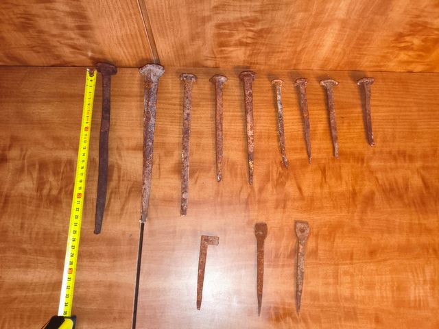 Clavos antiguos de forja