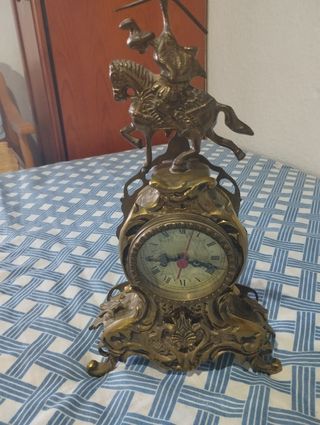 Reloj y candebros antiguos de bronce caballero