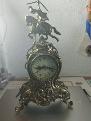 Reloj y candebros antiguos de bronce caballero