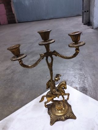 Reloj y candebros antiguos de bronce caballero