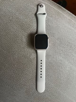 Apple Watch SE (2022) en muy buen estado.