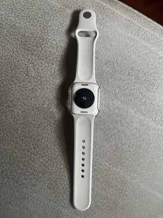 Apple Watch SE (2022) en muy buen estado.