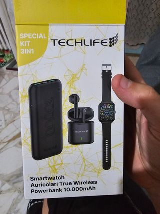 Kit TECHLIFE: Smartwatch, auricolari, powerbank