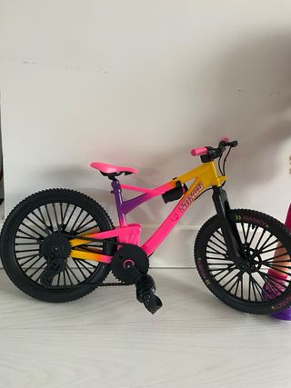 Muñeca Nancy ciclista con bici