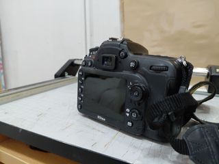 Nikon D7100 + Objetivo VR 18-200