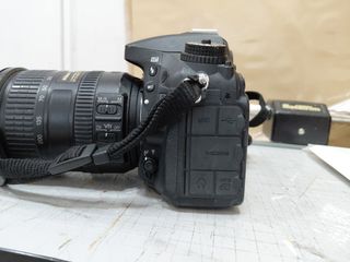 Nikon D7100 + Objetivo VR 18-200