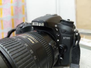 Nikon D7100 + Objetivo VR 18-200