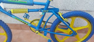 BMX Akimoto: bici vintage azul
