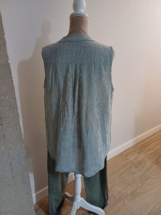 Conjunto blusa y pantalón verde caqui