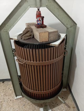 Prensa de vino artesanal