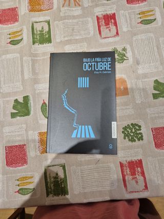 Bajo la fría luz de octubre