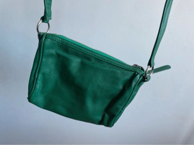Bolso Stradivarius verde