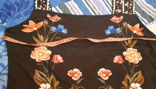 Top estivo floreale nero