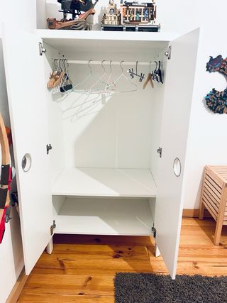 Dormitorio infantil (cama - armario - estanterías)
