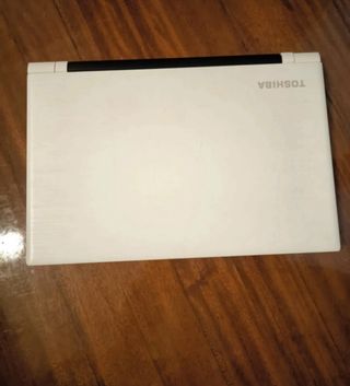 Portátil Toshiba blanco