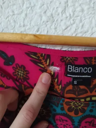 Vestido corto color fucsia con estampado talla S