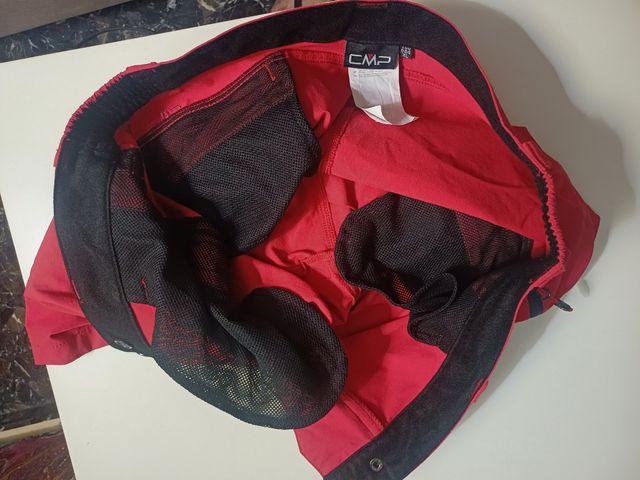 Shorts CMP senderismo rojos turquesa