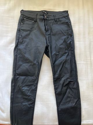 Pantalones cuero negro