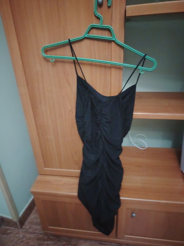 Vestito nero attillato