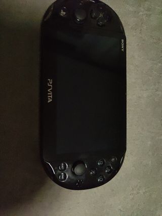 PS Vita (PlayStation Vita) negra y juego FIFA 14