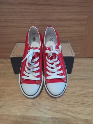 Zapatillas rojas de lona
