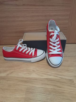 Zapatillas rojas de lona