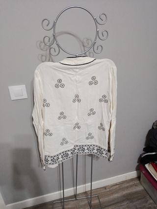 Chaqueta blanca bordada mujer