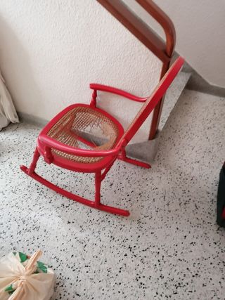 Mecedora roja vintage