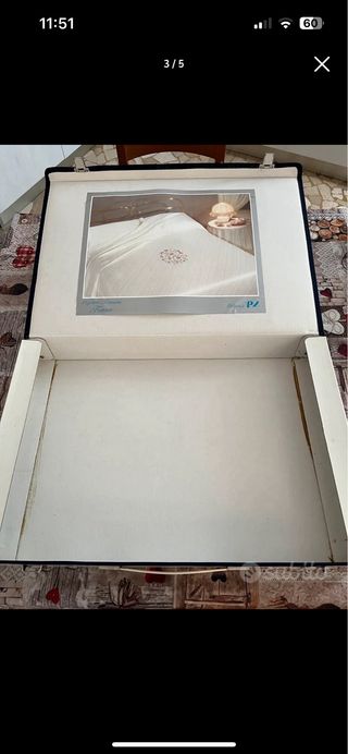 Copriletto vintage bianco ricamato