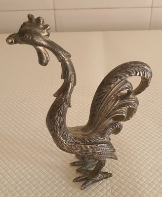 Gallo decorativo en metal