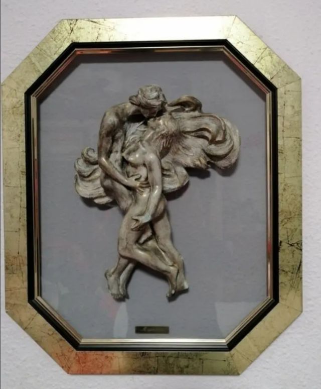 Cuadro escultura Pareja Besándose