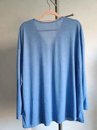 Camiseta azul cuello pico joya