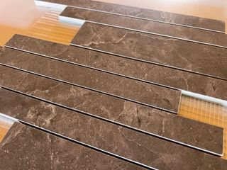 Mosaico porcelánico mate color gris escuro marmol 