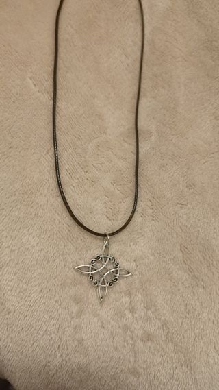 Collar nudo bruja plata