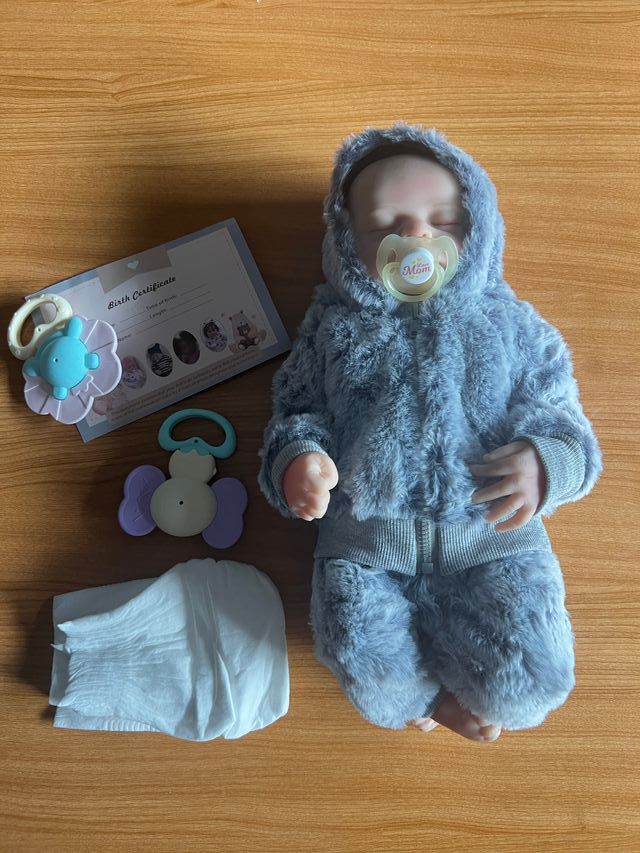 Muñeca Reborn bebé - Ropa gris