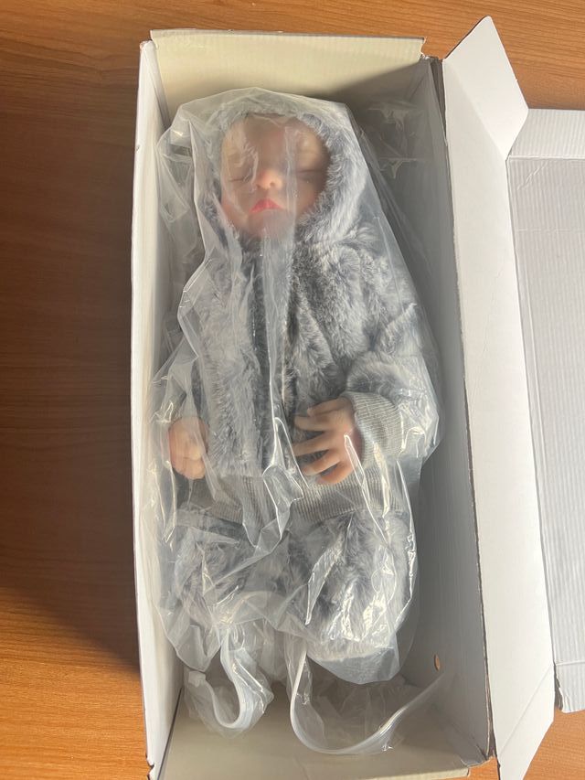 Muñeca Reborn bebé - Ropa gris