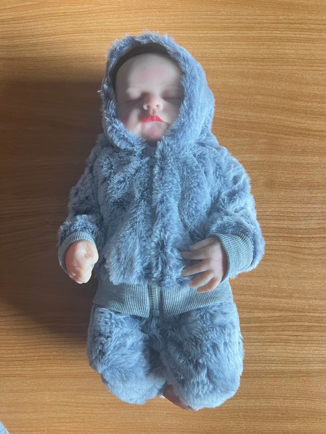 Muñeca Reborn bebé - Ropa gris